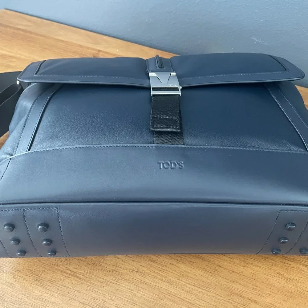 Tod's Italy Blue Leather New Messenger XBMTDSY9200ND6U820‎